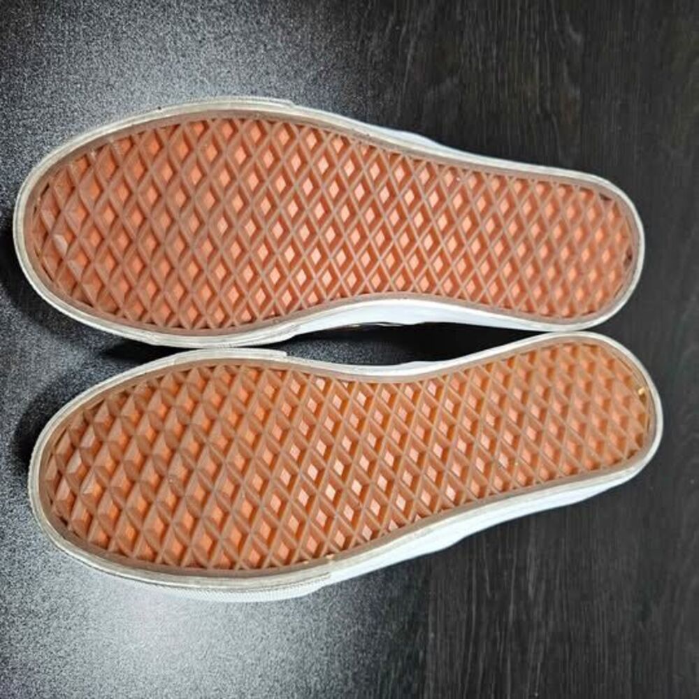 Buc-ee’s Slip On Shoes All Over Beaver Logo Women’s 7 Youth 5 Like New - Picture 10 of 10